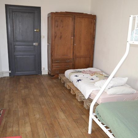 Grande Chambre Familiale Pour 2 A 5 Personnes Apartment Chef-Boutonne Exterior photo