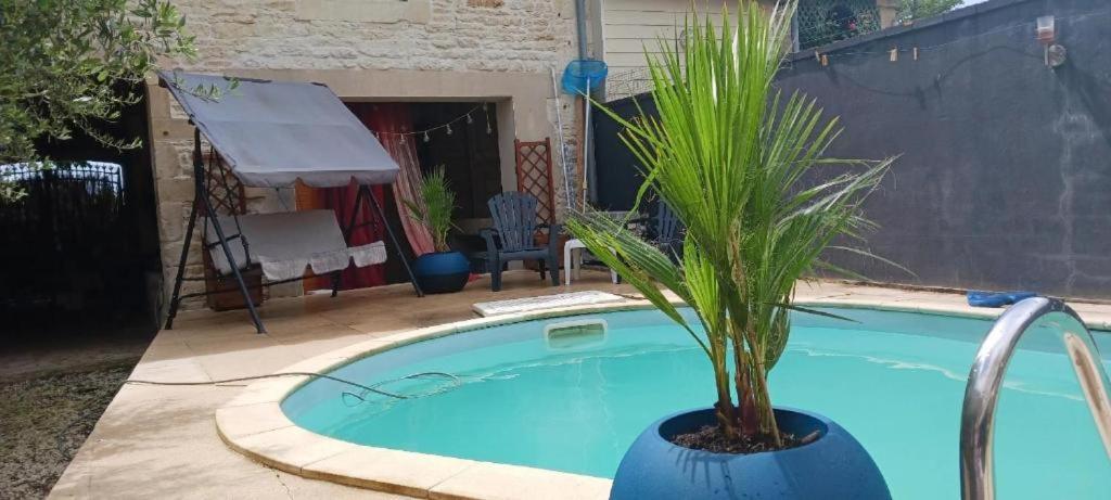 Grande Chambre Familiale Pour 2 A 5 Personnes Apartment Chef-Boutonne Exterior photo