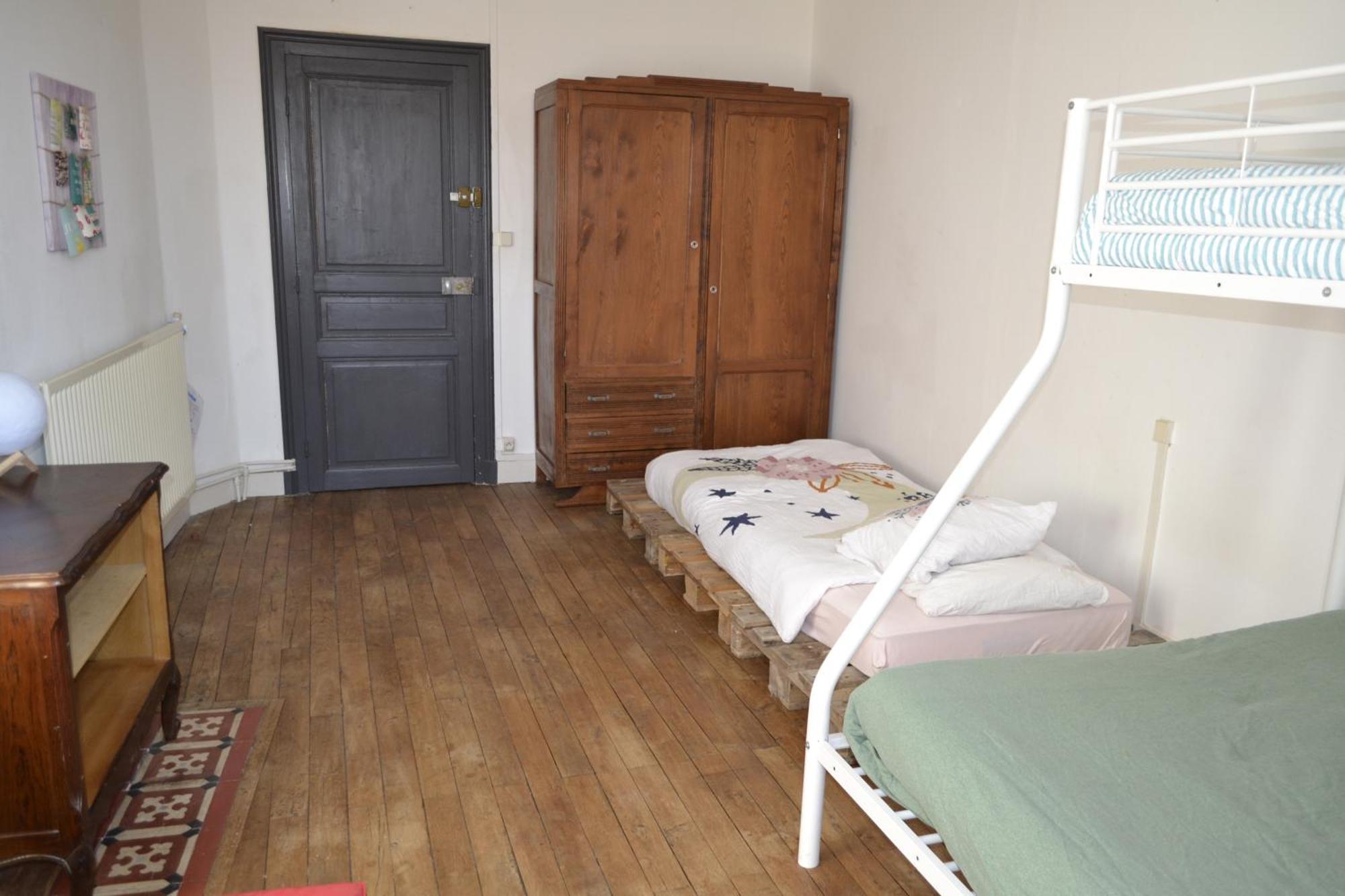 Grande Chambre Familiale Pour 2 A 5 Personnes Apartment Chef-Boutonne Exterior photo